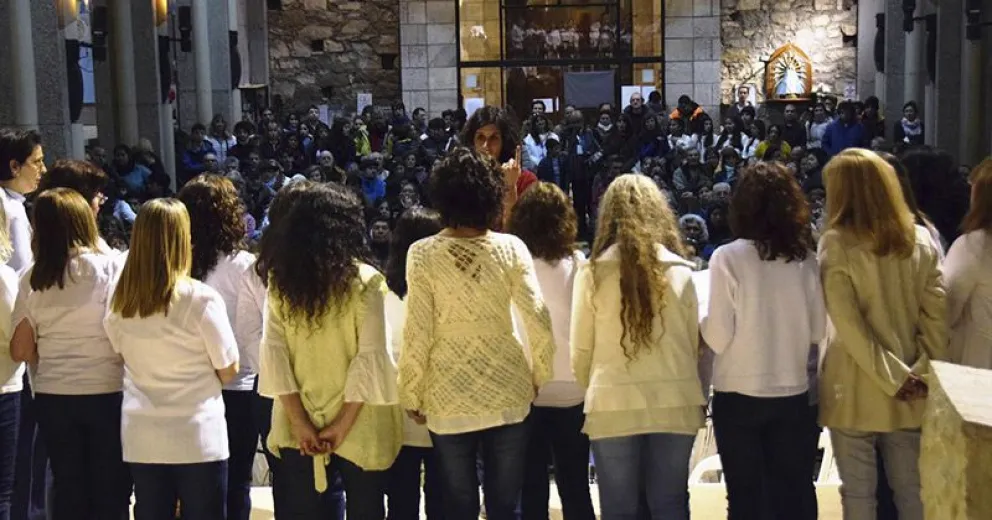 Este sábado, los coros le cantan a Bariloche