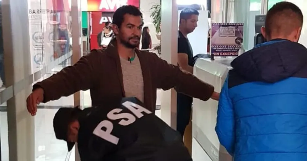 Expulsan a brasileño que vivía en situación de calle
