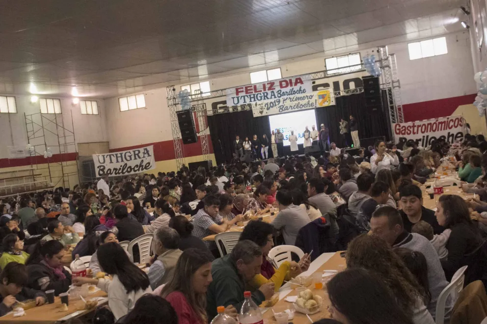 Gastronómicos festejaron el Día del Trabajador con locro y anuncios