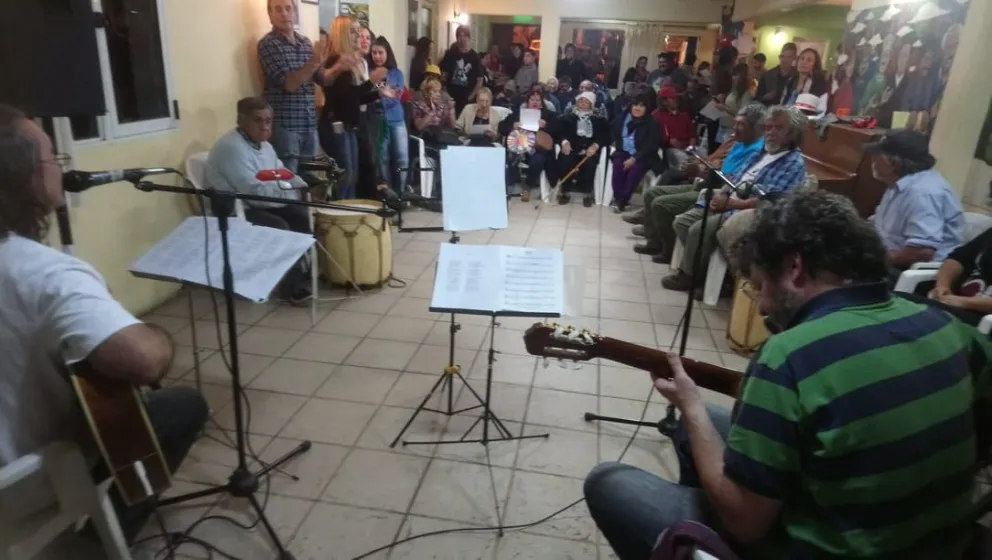 Otro hermoso encuentro cultural en el Hogar Emaús