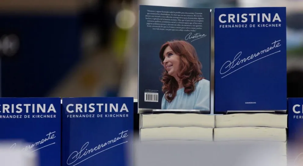 El libro de Cristina “voló”  en Bariloche y las librerías acumulan numerosas reservas