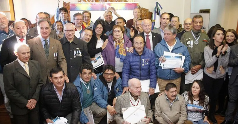 Emotivo reconocimiento a los ex combatientes de la guerra de Malvinas