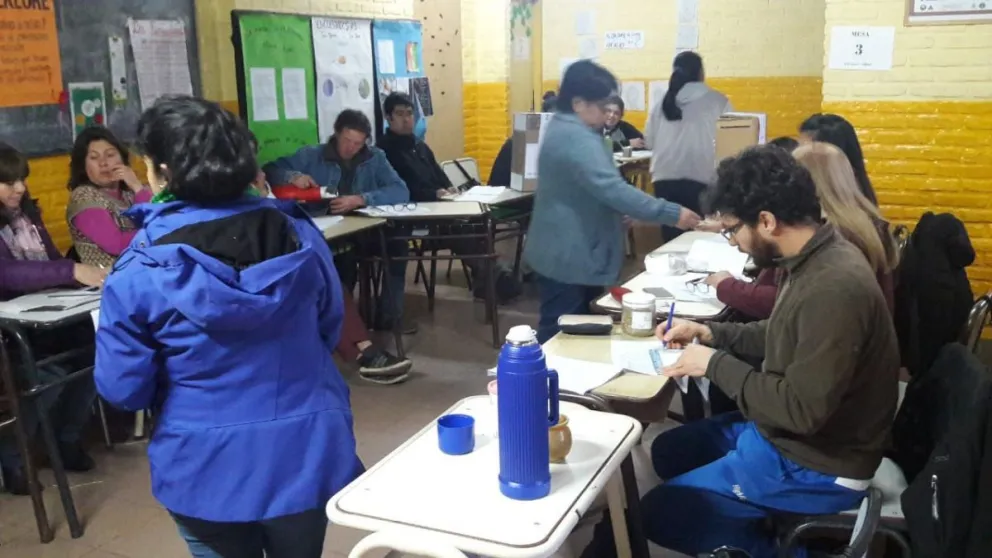 Cerró el comicio y comienza el recuento de votos en El Bolsón