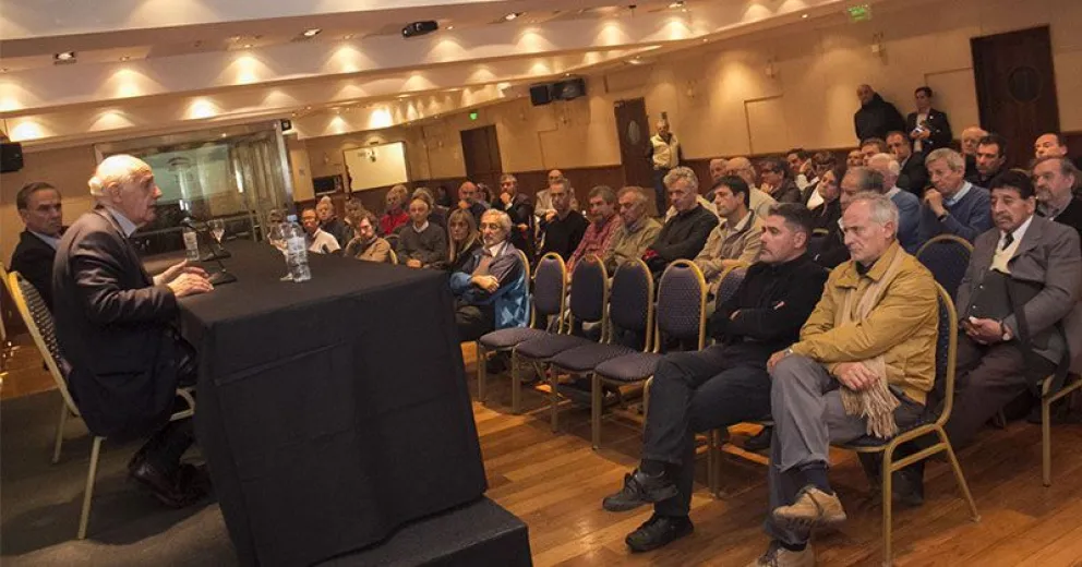 Lavagna y Pichetto expusieron ante empresarios locales