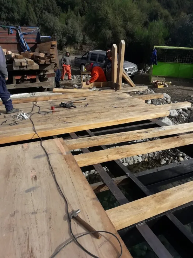 Trabajos de las delegaciones en Península San Pedro y en Puente Negro de Villa Los Coihues