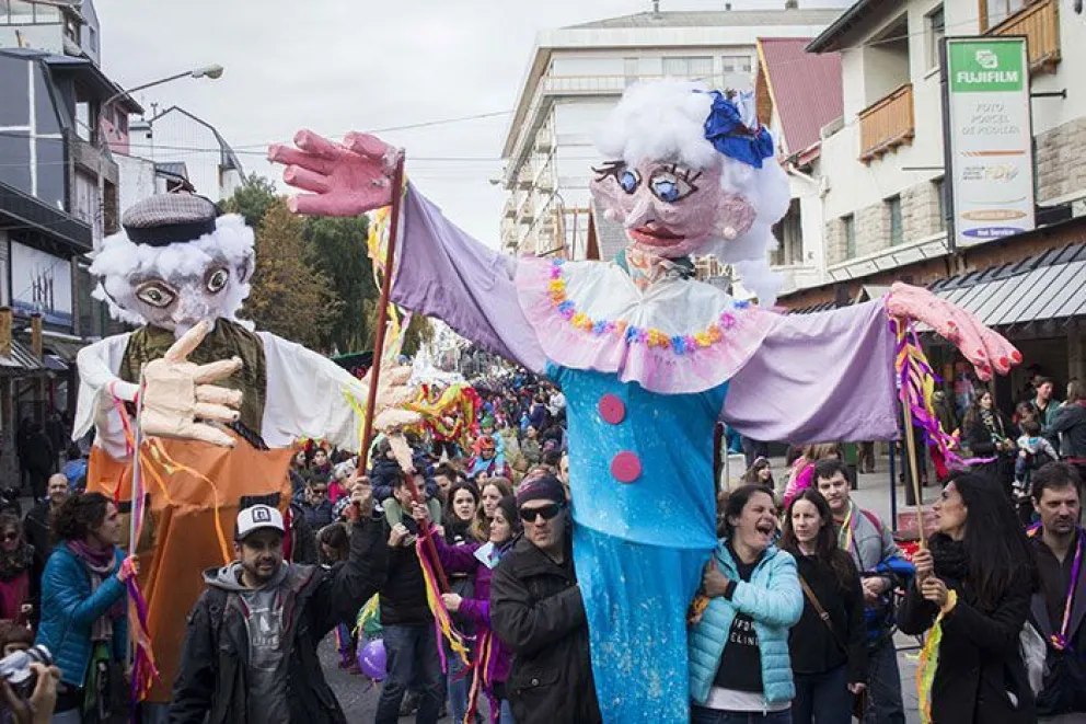 Suspendieron el desfile de títeres gigantes   