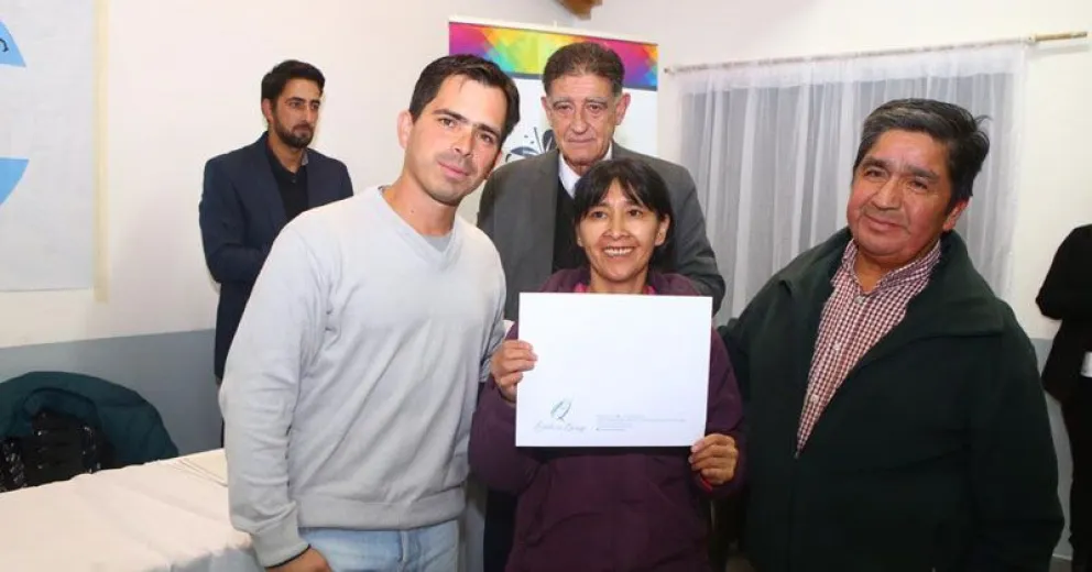 Familias del barrio Omega lograron escriturar sus terrenos