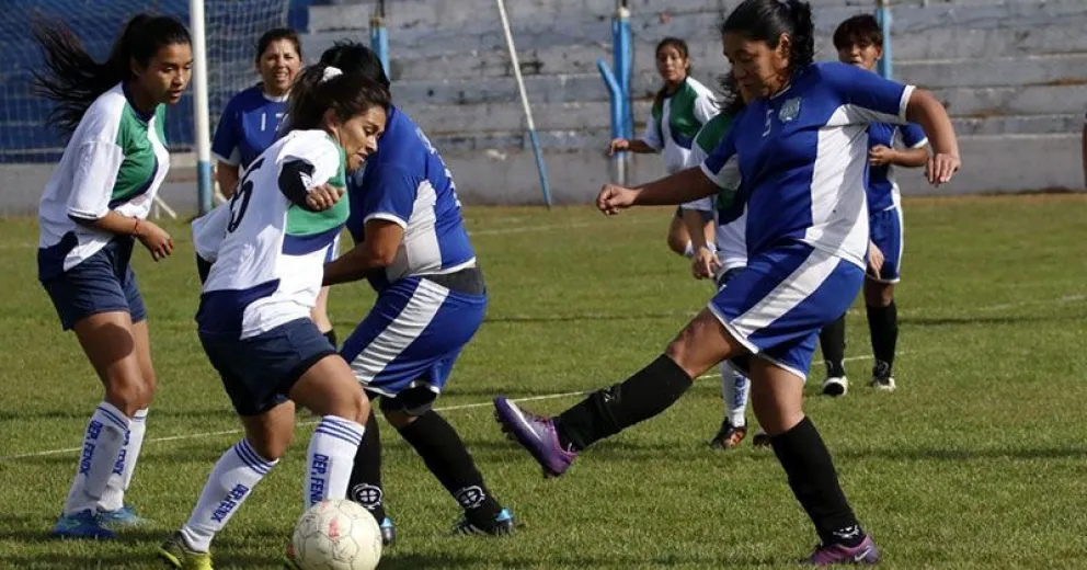 El Team y Luna Park definirán la Liga Municipal de Fútbol Femenino