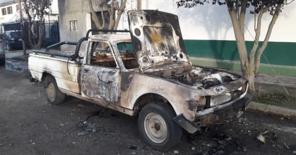 Prendieron fuego una camioneta robada