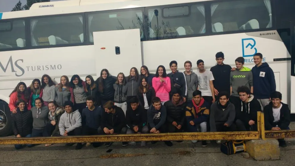 Viajaron dos selecciones de handball de Bariloche con destino a Chapadmalal
