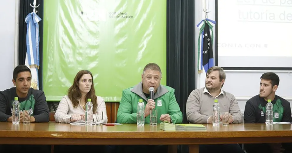 A sala repleta se presentó la Ley de Patrocinio y Tutoría del Deporte