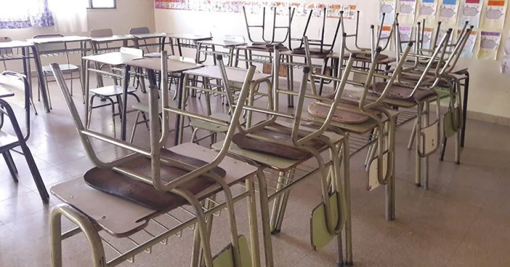 Paro de porteros deja sin clases a muchos alumnos de escuelas estatales