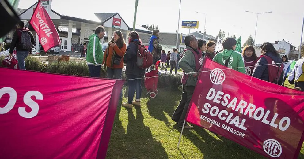 Reclamo sindical en la rotonda del Ñireco