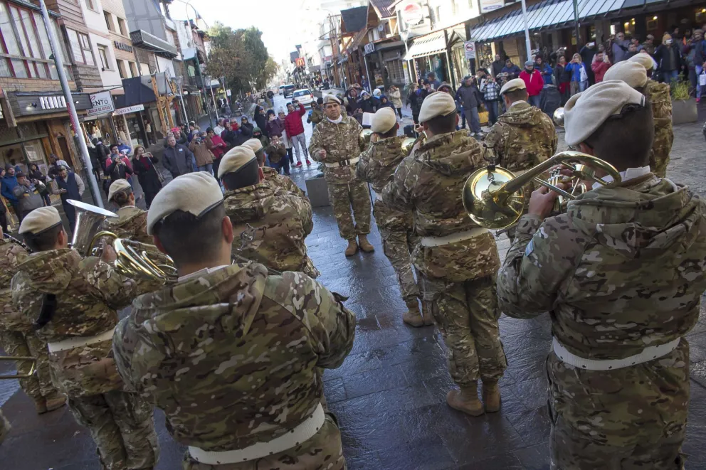 La Banda Militar se presentó en diferentes puntos de la ciudad