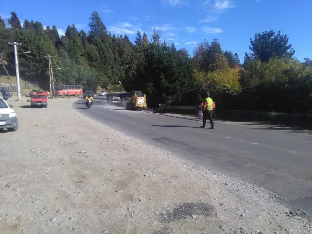 Destacan bacheo en rutas y calles de Bariloche