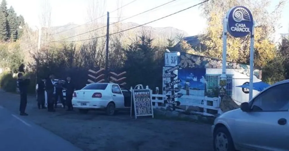Intentaron arrebatarle el arma a un empleado policial luego de una persecución