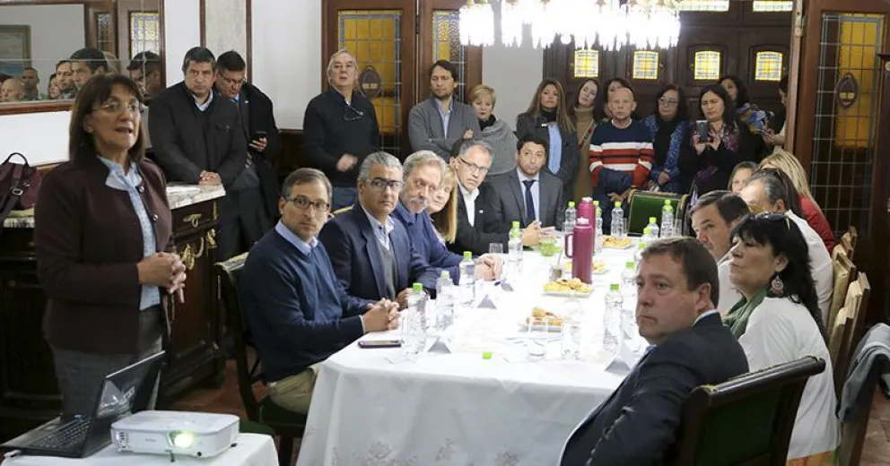 Gobierno y UNTER pusieron en marcha el programa de viviendas para docentes