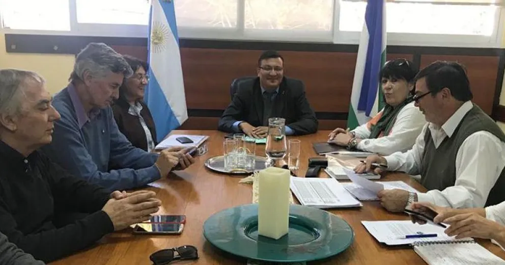 Gobierno ofrece adelantar el pase de sumas fijas a remunerativas y bonificables en los salarios docentes