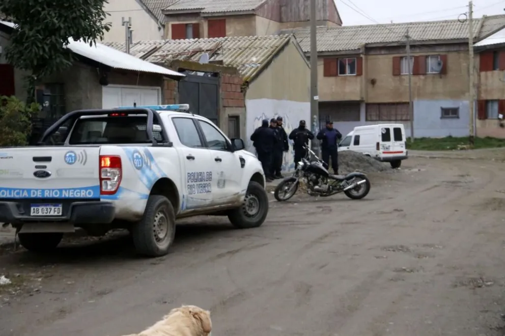 Secuestran en un allanamiento chaleco antibalas y otros elementos