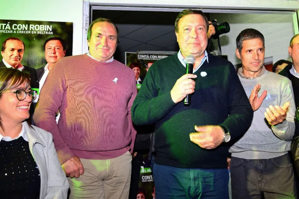 Ante una multitud Weretilneck presentó sus candidatos en Luis Beltrán
