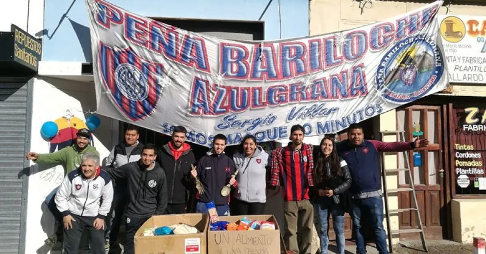 La Peña Azulgrana reunió alimentos no perecederos que llevarán a la Línea Sur