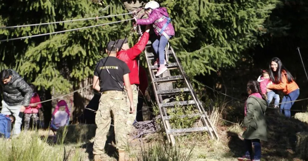 Maravillosa jornada de puertas abiertas en la Escuela Militar de Montaña