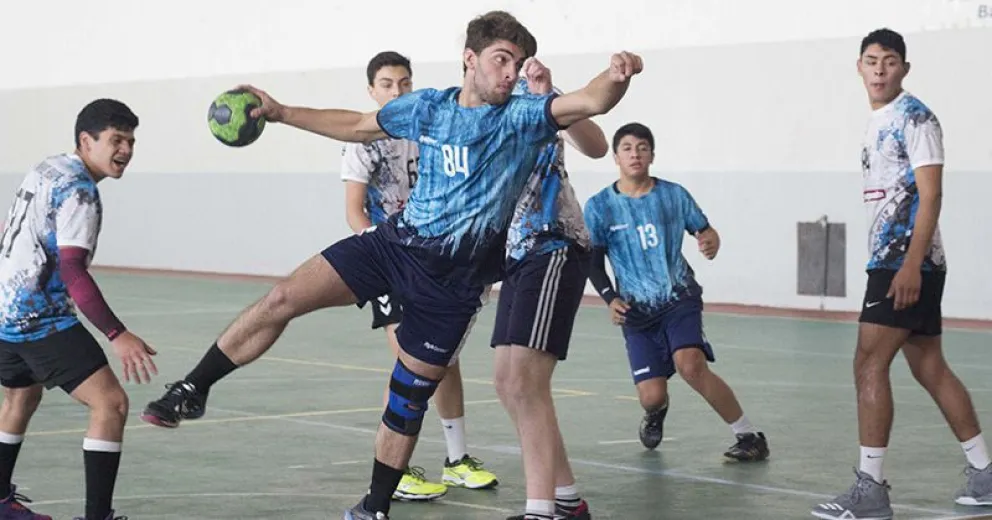 La cuarta del handball local tuvo atractivos partidos