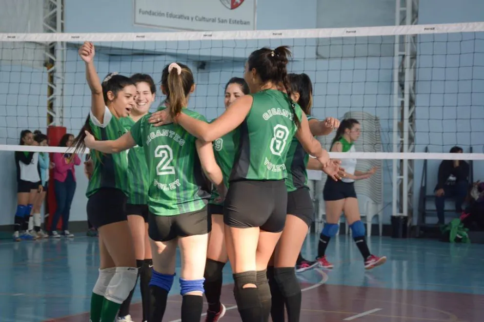 En damas, el CEF 8 sigue arriba y se acercó Gigantes