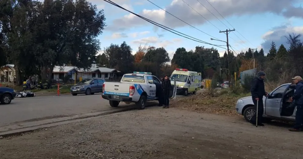 Motociclista sufrió doble fractura al colisionar con un vehículo