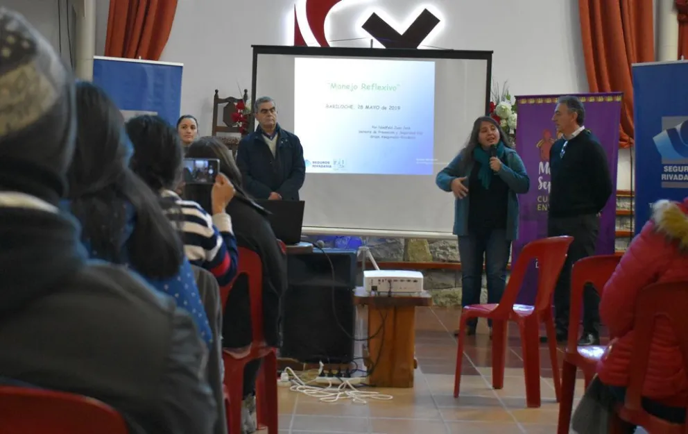 Más de 80 jóvenes rindieron el examen de conducir con el taller Mi Primera Licencia