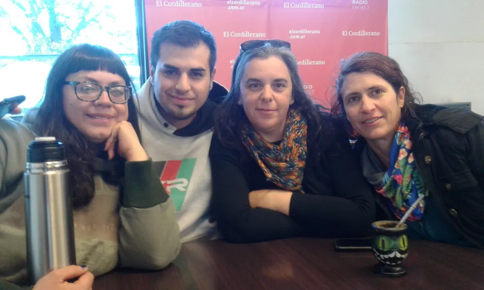 Estudiantes de Arte Dramático incursionan en el radioteatro   