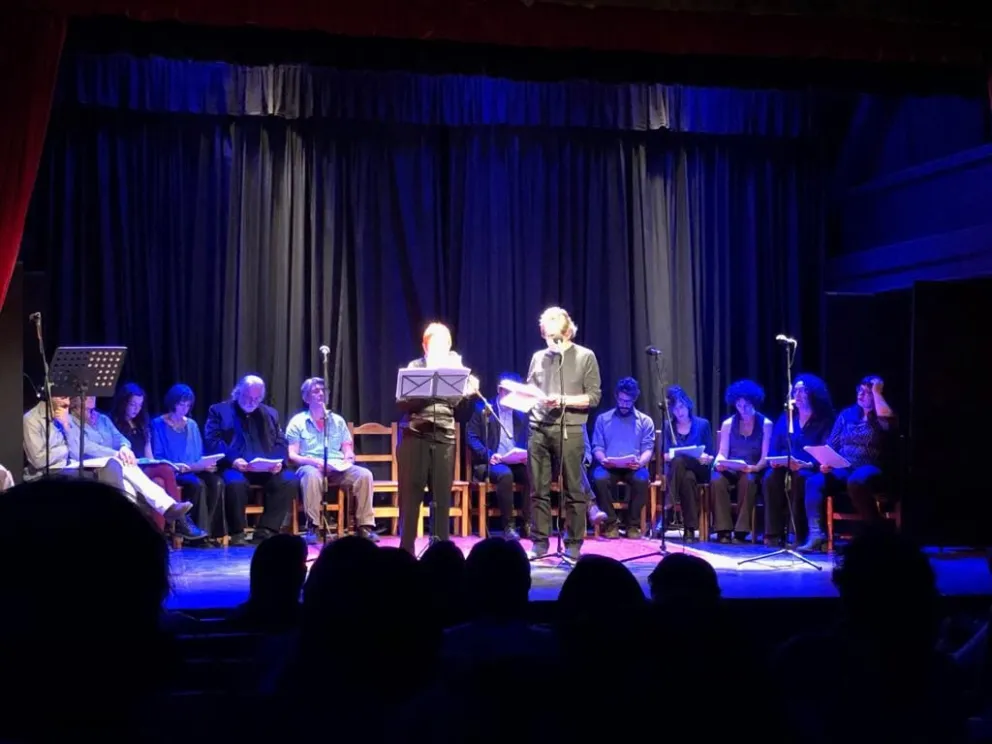 El radioteatro hizo emocionar a los espectadores en la Biblioteca Sarmiento