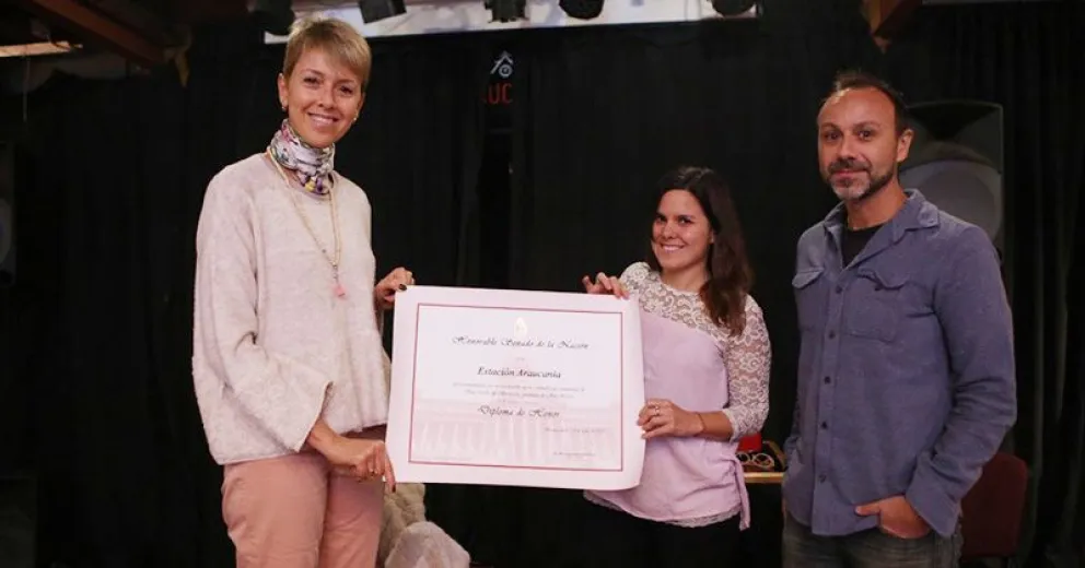 García Larraburu entregó diploma de honor a la Estación Araucanía