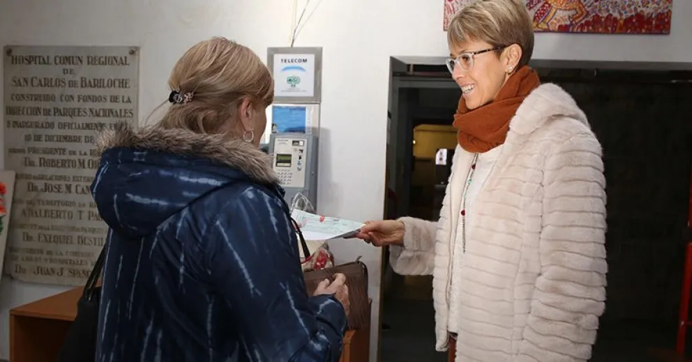 Entregaron subsidio a las Damas de Rosa