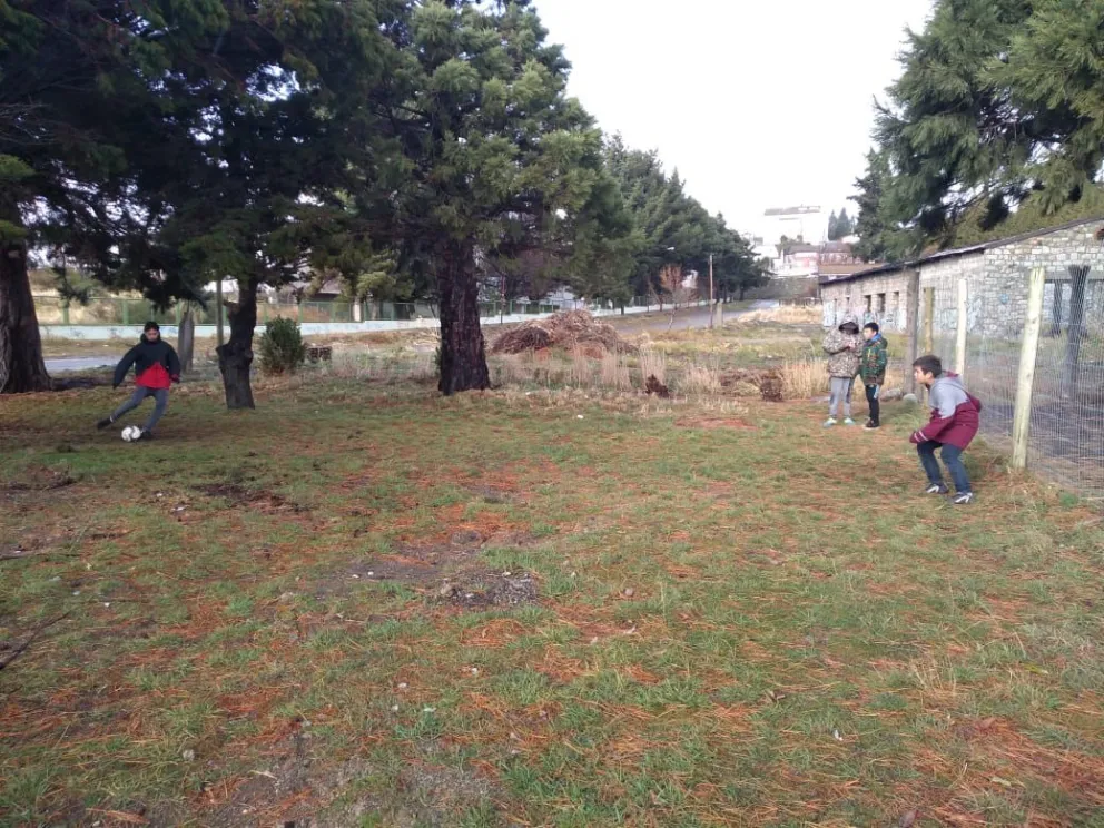 Junio comenzó a puro penal en la orilla del Nahuel Huapi