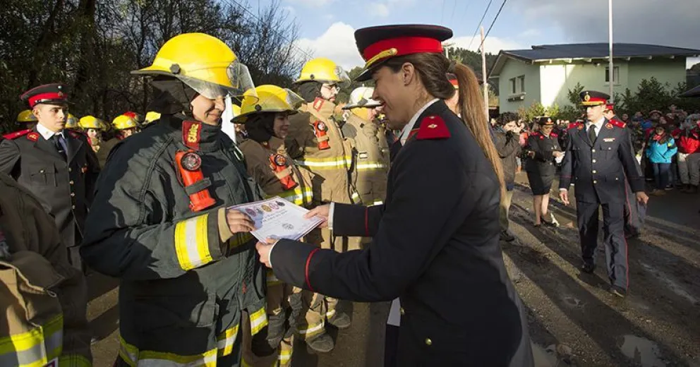 Emotiva celebración del Día del Bombero Voluntario en Bariloche