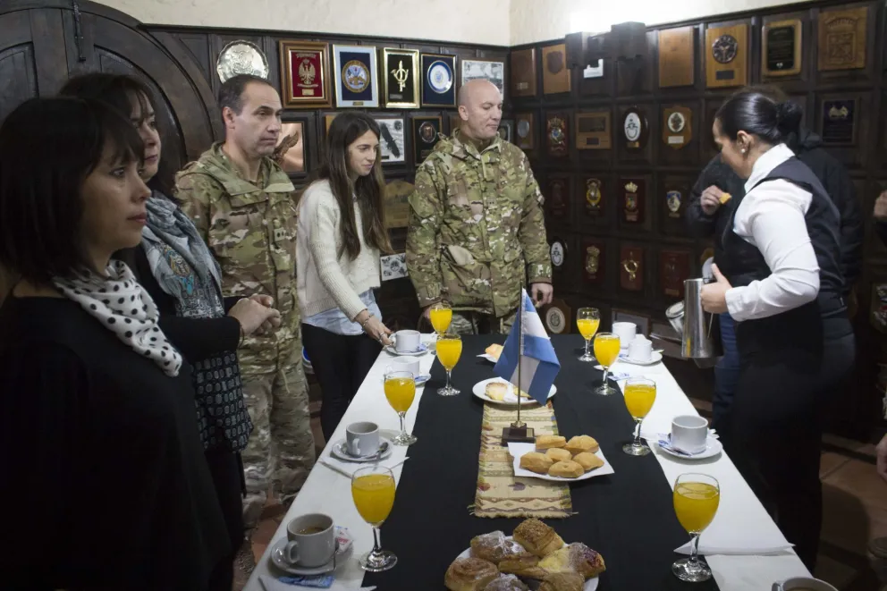 La Escuela Militar de Montaña agasajó a los periodistas por su día