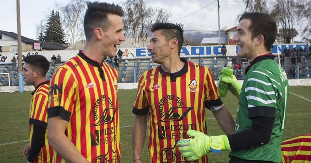 Cruz del Sur dejó en el camino a Estudiantes y jugará la final ante Torino