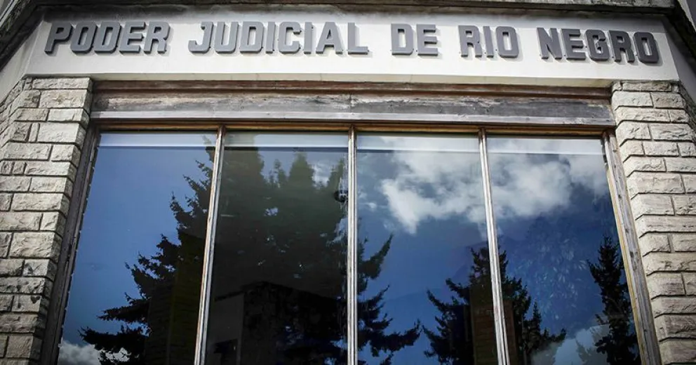 Confirmaron condenas de dos hombres que violaron a una joven en la orilla del Nahuel Huapi