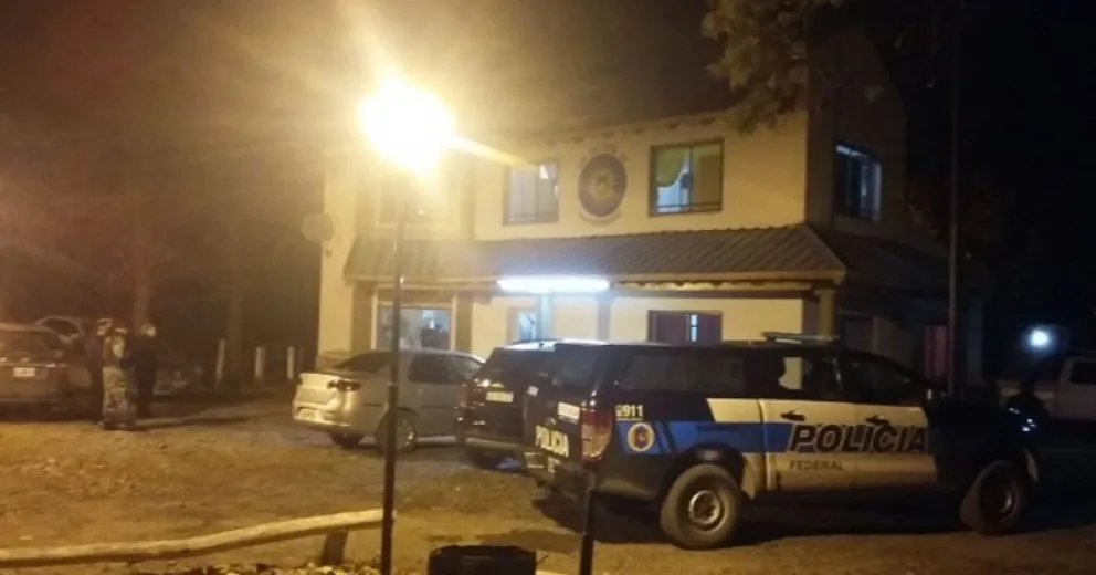 Guardaban un bagullo de marihuana, una botella de vino y hasta un juguete sexual en la subcomisaría de Guerrico