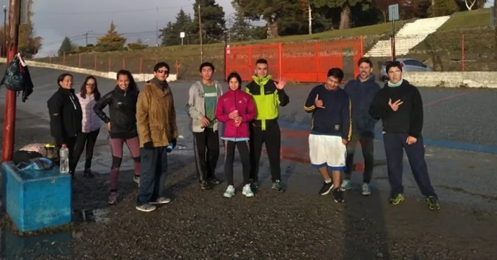 Buscan voluntarios para guiar a atletas con ceguera