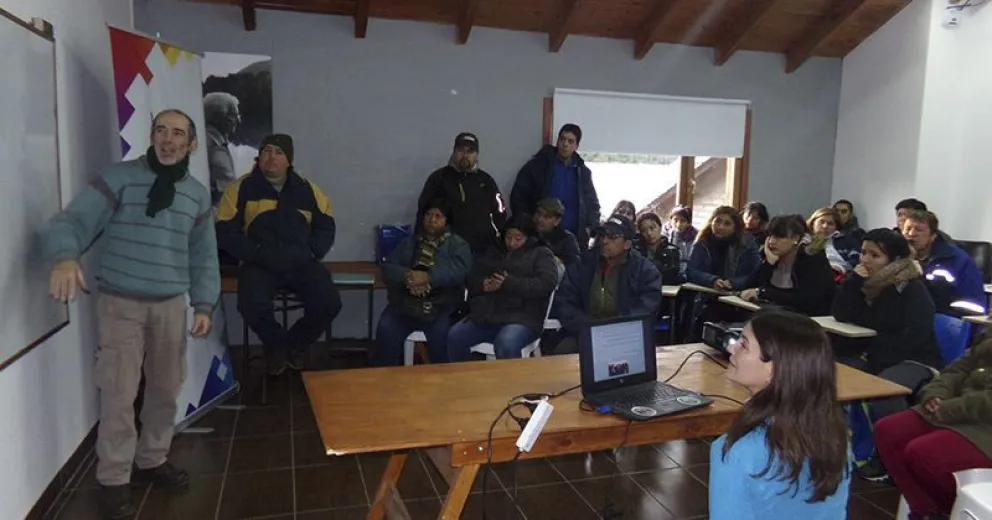 Brindan charla para capacitar a personal municipal en el manejo de espacios verdes