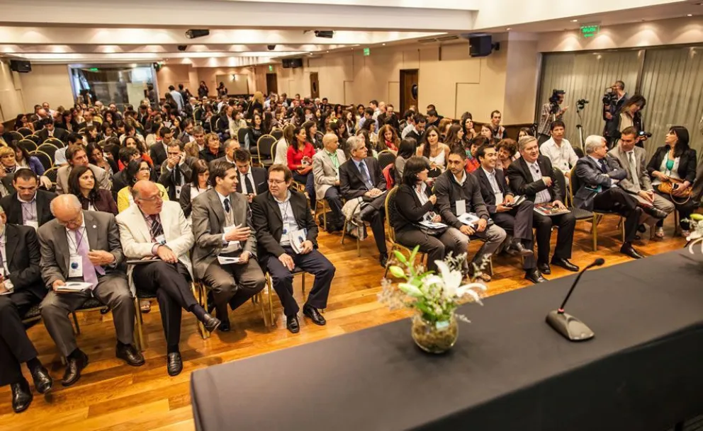 Por sugerencia de Scioli, buscarán reflotar el viejo Centro de Convenciones para combatir las bajas temporadas