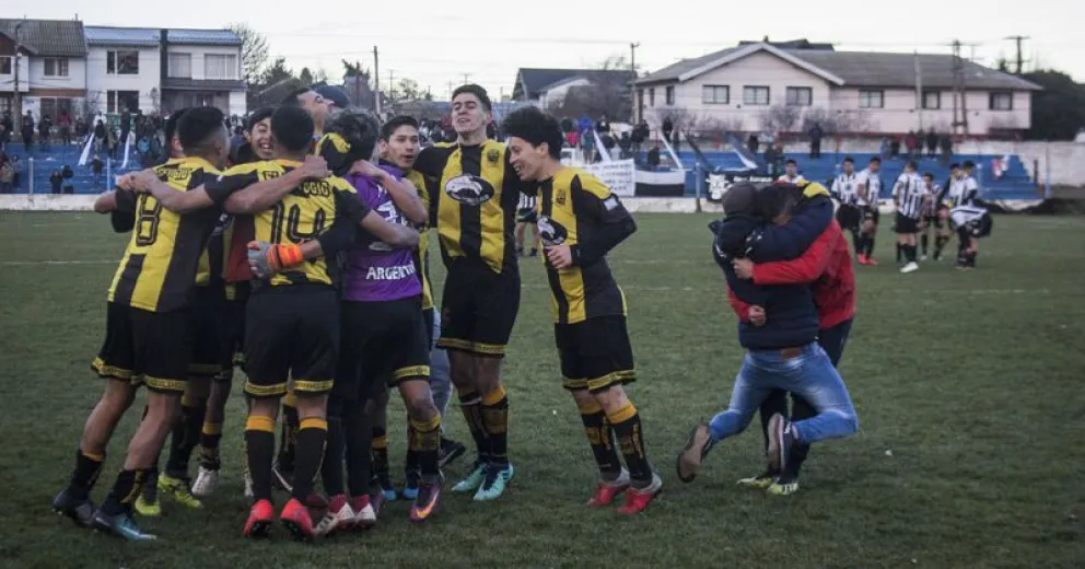 El Refugio se consagró campeón y  ascendió a primera “A”