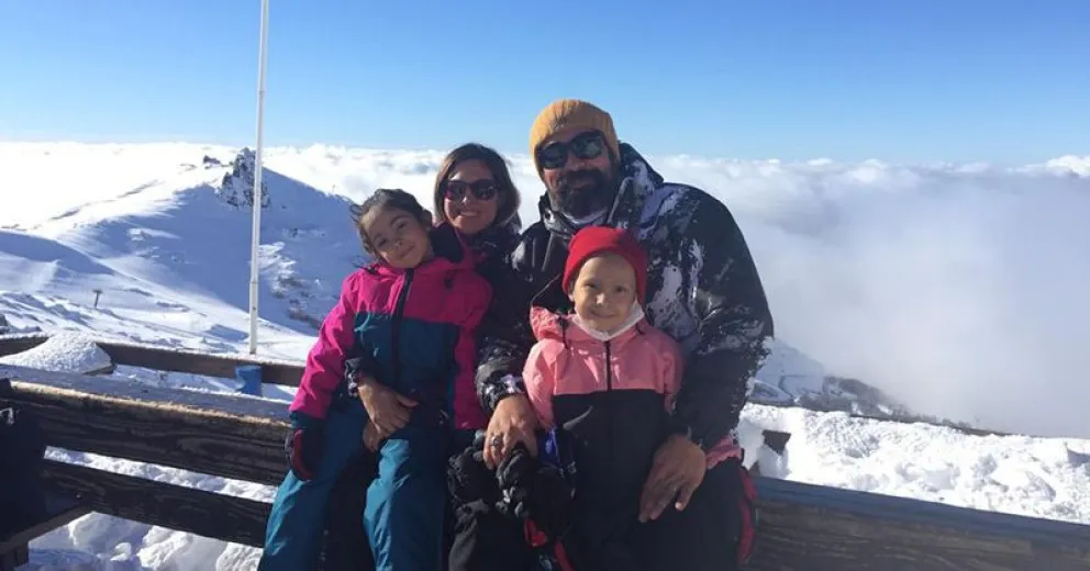 Nicole pudo conocer la nieve rodeada de su familia y el amor de los barilochenses
