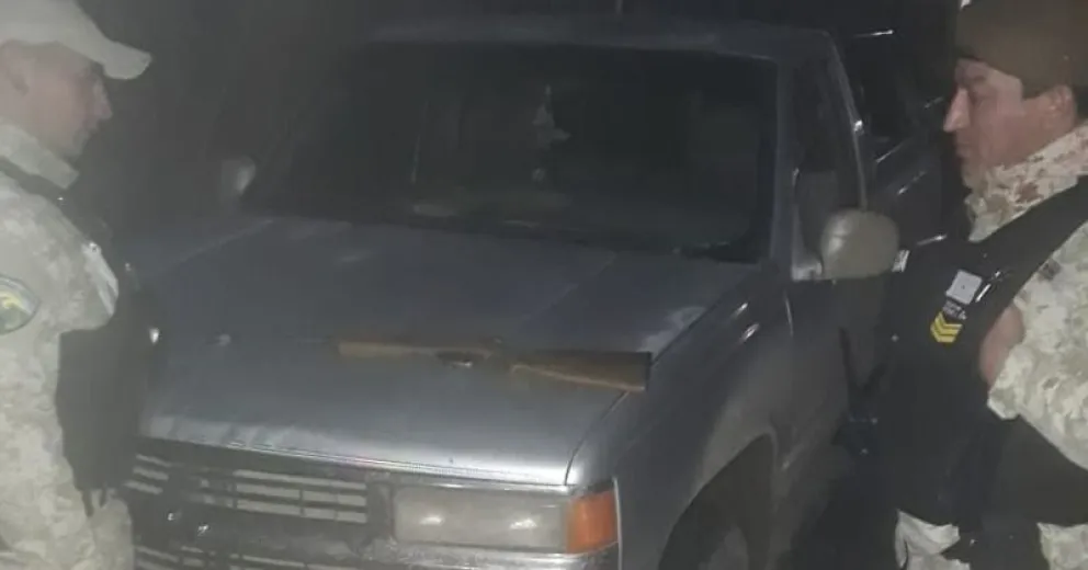 Lo multaron por llevar un arma de fuego en la camioneta