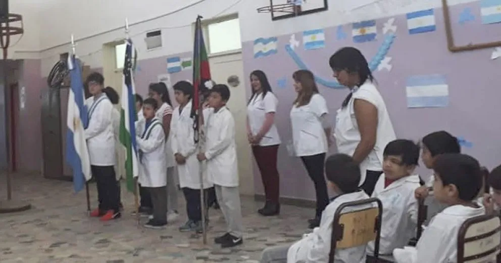 El “¡Sí, prometo!” se escuchó fuerte en la escuela del barrio Lera
