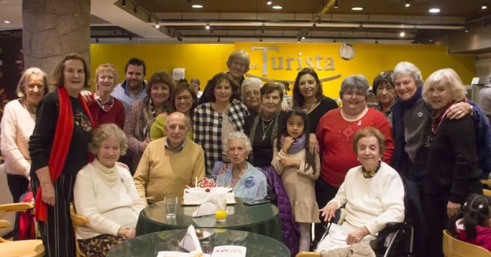 Elma cumplió 97 años y lo festejó con amigos y familiares