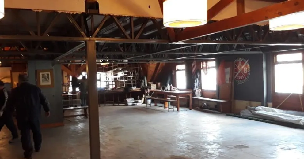 El amplio salón comedor destinado a los chicos de la escuela.
