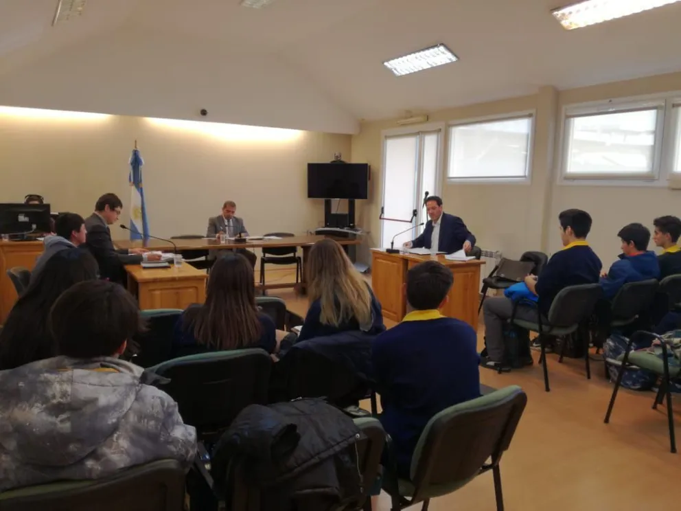 Alumnos de la Fundación Castex presenciaron audiencia de formulación de cargos